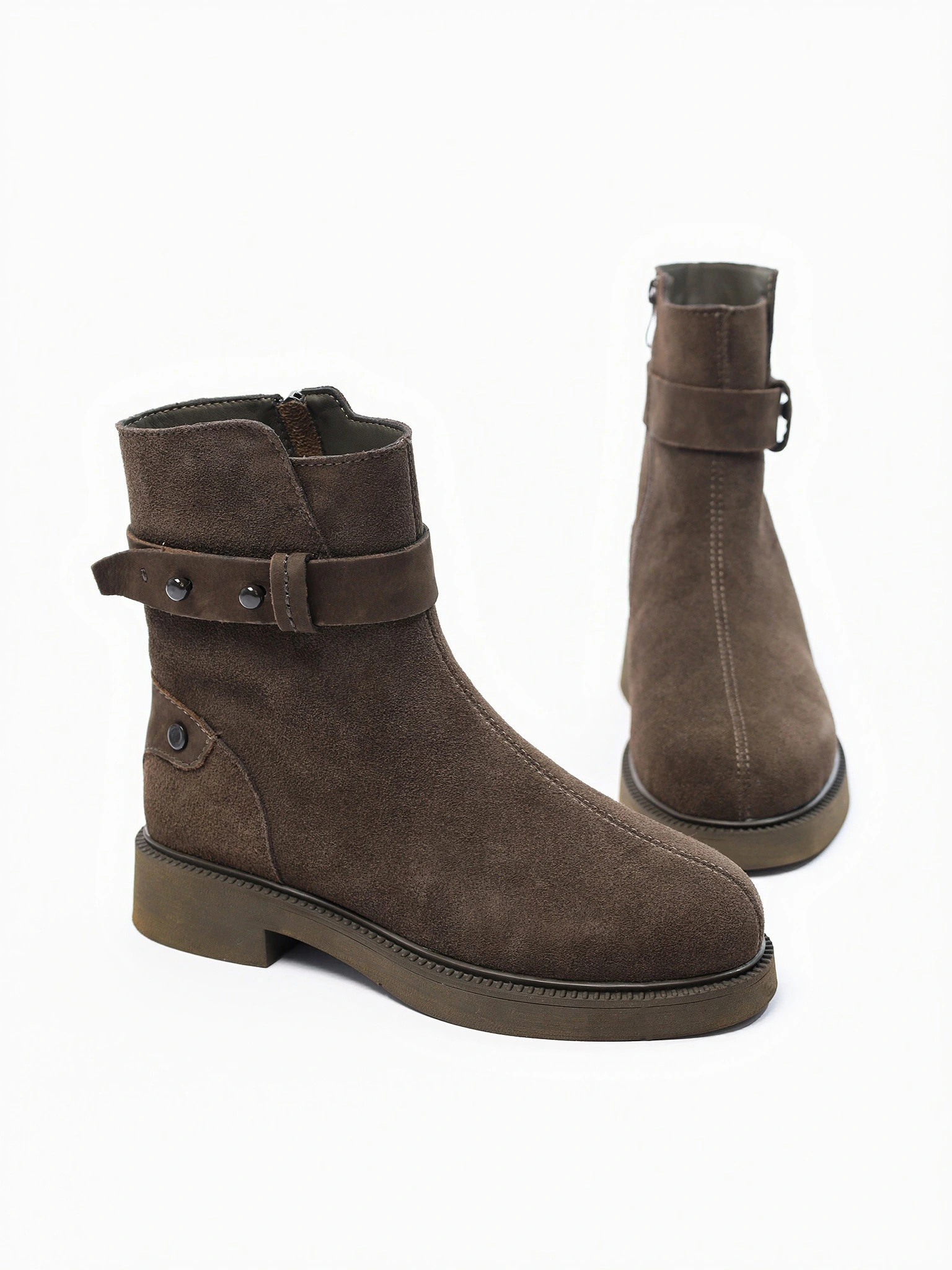 Ботинки оливкового цвета из натуральной замши на среднем каблуке